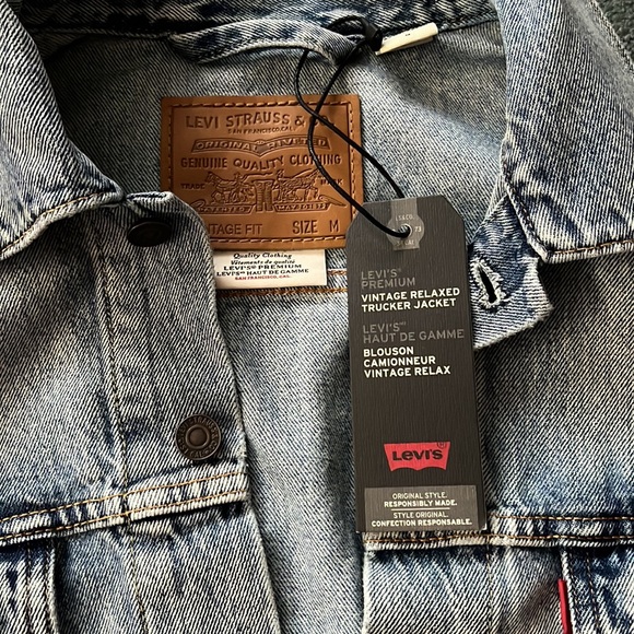 NWT Levi Denim Jacket - Picture 3 of 5